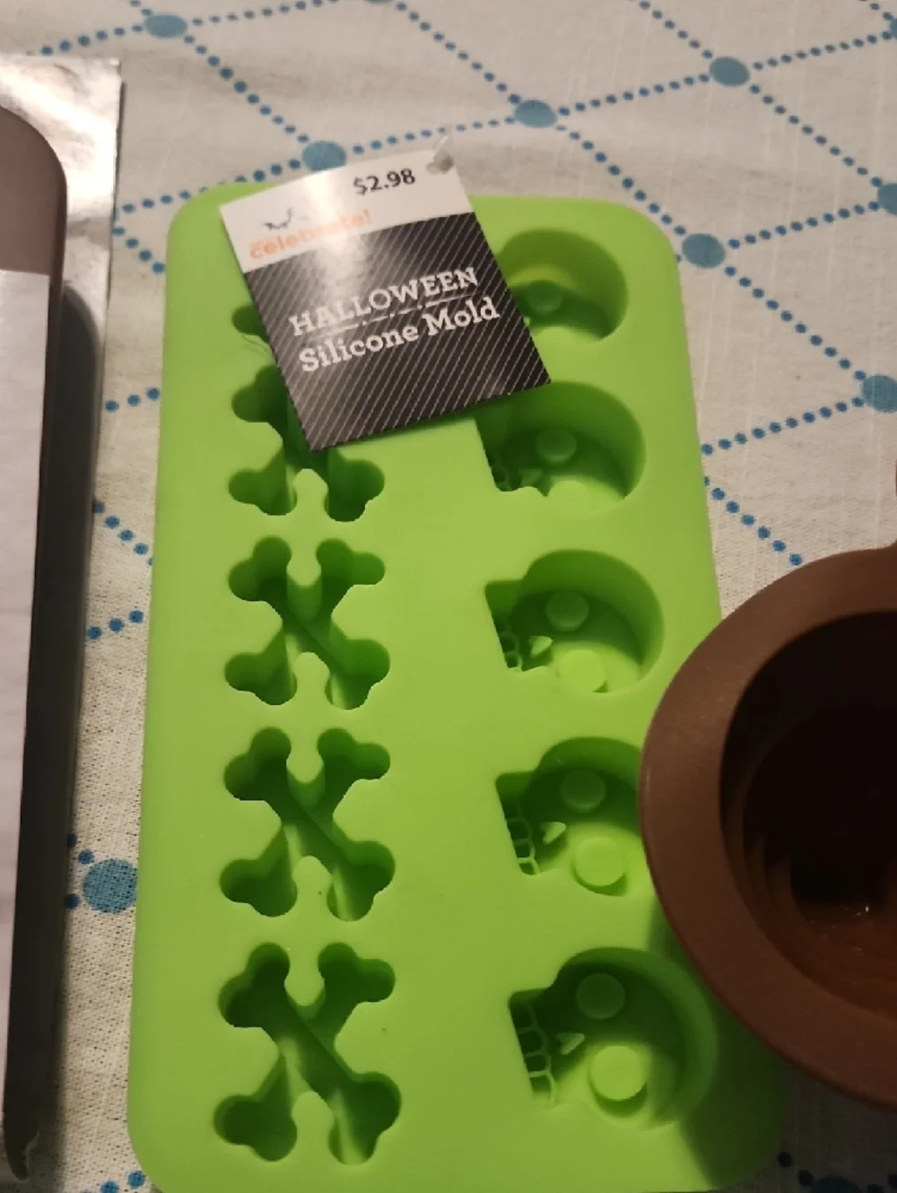 Silicone Party Baking Molds - Brown & Lime Green